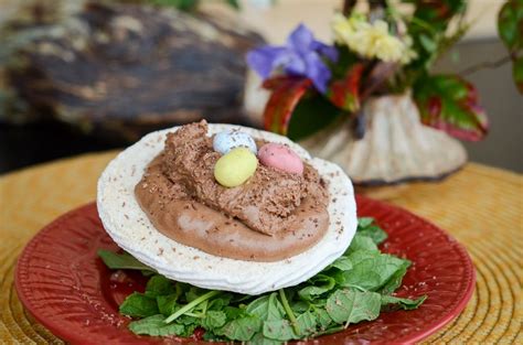 I first came across a version of this voluptuously soft, rich chocolate mousse at one of my favourite places to eat in london. Meringue Shells with a Chocolate Mousse | Recipe (With ...