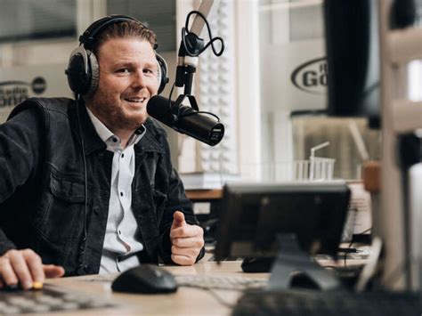 Kroz godine velike društvene krize, nesigurne ekonomske perspektive, političke nestabilnosti i ratnog okruženja. Moderator Frank Beyhl | Radio Gong