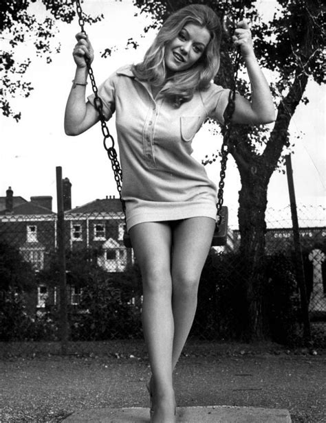 English Classic Blonde Bombshell 40 Glamorous Photos Of Margaret Nolan In The 1960s Fashion