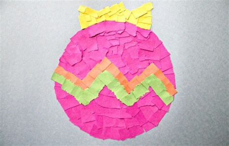 24 Easy Construction Paper Christmas Crafts  Twitchetts