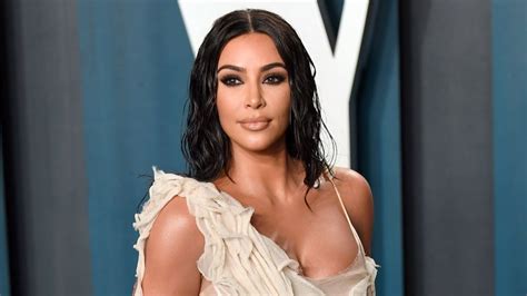 ‘irish reality tv star kim kardashian files for divorce from kanye west the irish post