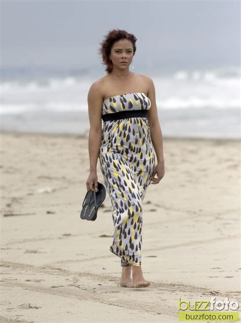Very happy | meaning, pronunciation, translations and examples. Lark Voorhies's Feet