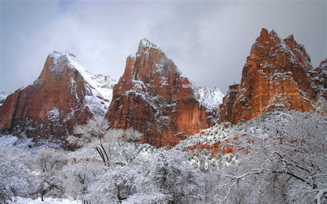 Snow At Zion National Park Court Of The Patriarchs Utah Usa Nature