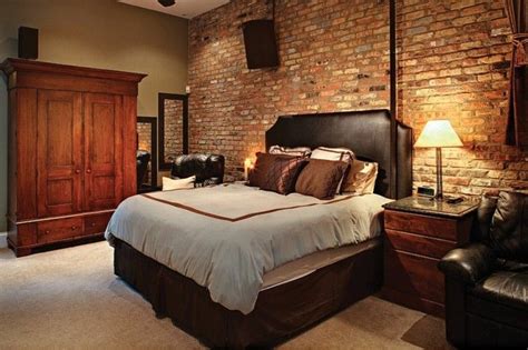 Dormitorio Con Pared De Ladrillo Y Armarios De Madera Brick Wall