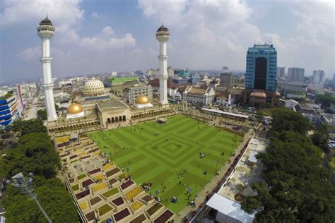 Foto masjid yang paling keren. 99+ Tempat Wisata di Bandung Zaman Now yang Paling Keren - Airy Rooms Blog