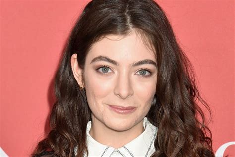 lorde just announced new music and fans have reacted