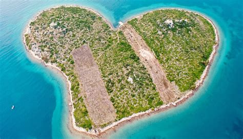 6 Unusual Shaped Islands To Visit Around The World