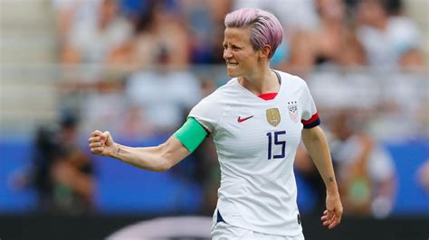 Opinion Leave Uswnt Star Megan Rapinoe And Her Anthem Protests Alone