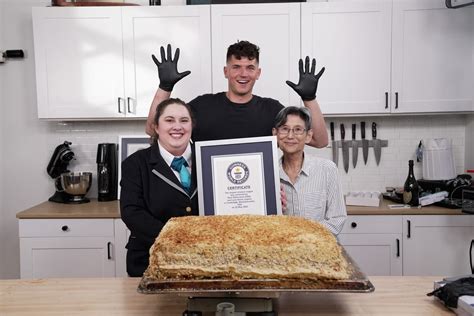 Tiktok Star Nick Digiovanni Sets World Record For Biggest Chicken Nugget