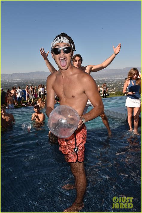 Brandon Lee Shows Off His Toned Abs At Just Jared S Summer Bash