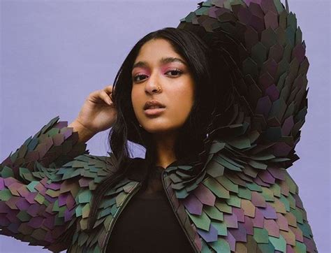 Maitreyi ramakrishnan is a canadian actress known for playing the lead role of 'devi vishwakumar' in netflix's teen comedy maitreyi ramakrishnan age, height, boyfriend, family, biography & more. Maitreyi Ramakrishnan Age, Height, Boyfriend, Family ...