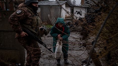 Russia Floods Ukrainian City Of Bakhmut With Troops The New York Times