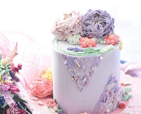 I have seen some cakes for 150 pp that cost almost $2k. Average Price Of A Wedding Cake: A 2020/2021 Guide ...