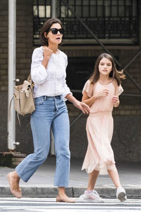Katie Holmes Was Seen Out With Her Daughter Suri In New York City 0801