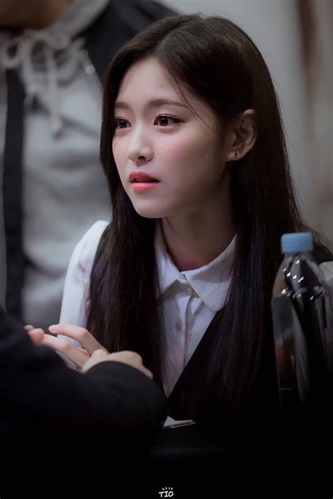 If hyunjin had not made it as a member of stray kids. NB Loona's Hyunjin looks like a perfect mix of Naeun and Tzuyu? | allkpop Forums
