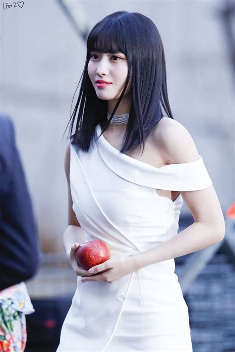 190123 Momo And The Mysterious Apple Twice