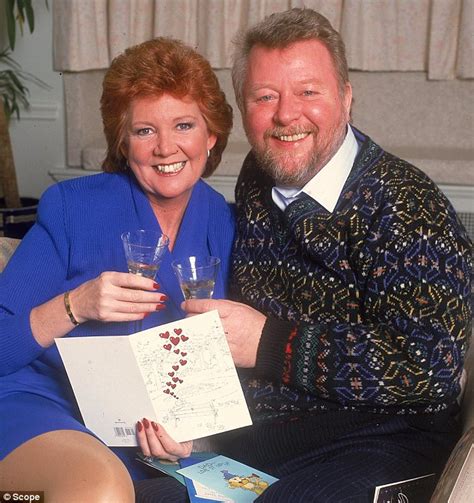 Cilla Black Saw A Ghost That Made Her Believe She D See Husband Bobby Again Daily Mail Online