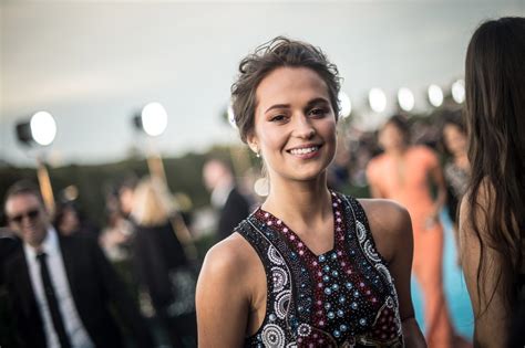 Alicia Vikander Strips Naked For Raunchy Sex Scene In Latest Trailer From Her Film Tulip Fever