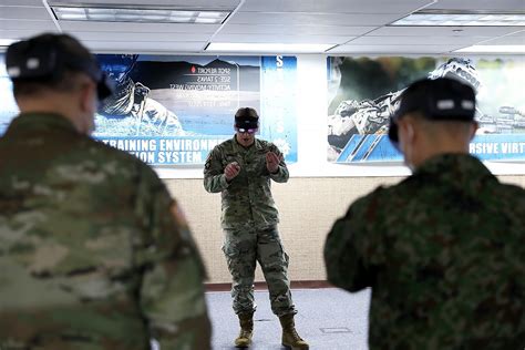 Combined Arms Center Training Innovation Facility Shows Off Tech