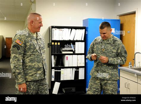 Command Sgt Maj Frank Grippe Hi Res Stock Photography And Images Alamy