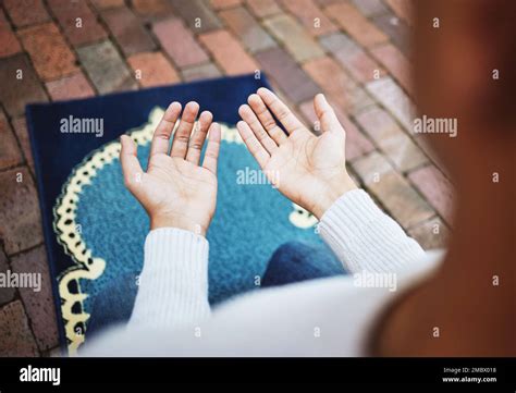 Dua Hands Hi Res Stock Photography And Images Alamy