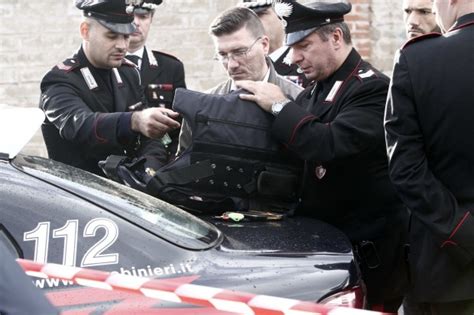 .vigilanza sardegna a nuoro del 2013, dell'assalto al portavalori di bonorva dello scorso anno lungo la assalti a furgoni portavalori ed a caveau di istituti di vigilanza in sardegna e in altre regioni. Foto L'assalto al portavalori feriti due vigilanti - 15 di ...