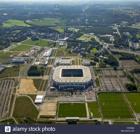 With the stadium roaring their team on towards a heroic comeback, santillana made it. Monchengladbach Stock Photos & Monchengladbach Stock ...