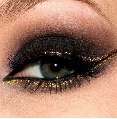 Makeup like this is easy to wear and it will suit everyone. Black and Gold Smokey Eye Makeup to look Inspired - Top Pakistan