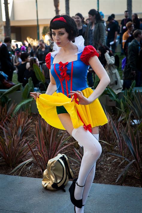 70 Easy Diy Disney Costumes For Adults This Halloween Snow White Halloween Costume Disney