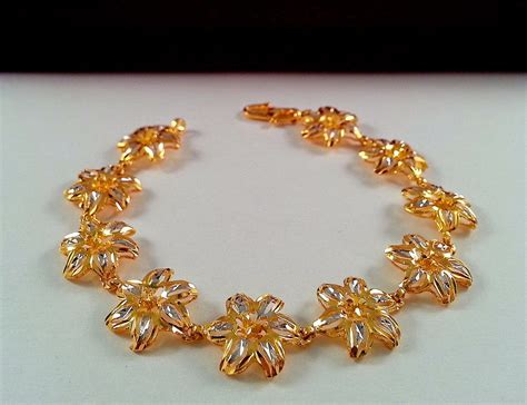 Bunga begonia adalah bunga yang merupakan genus dalam famili tumbuhan berbunga begoniaceae. 37+ Gelang Emas Rantai Bunga, Info Modis!