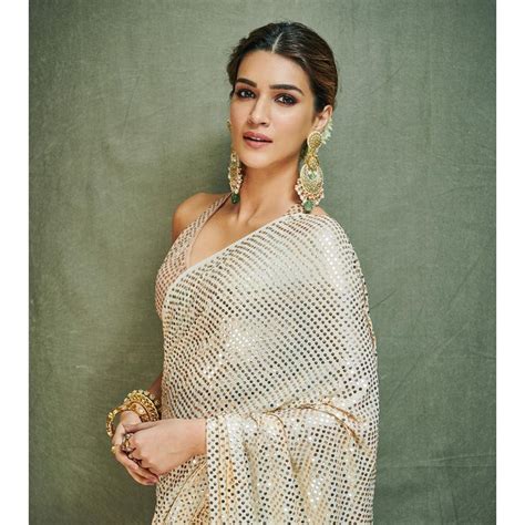 kriti sanon looks sizzling in this new pink avatar for vogue beauty awards the indian wire