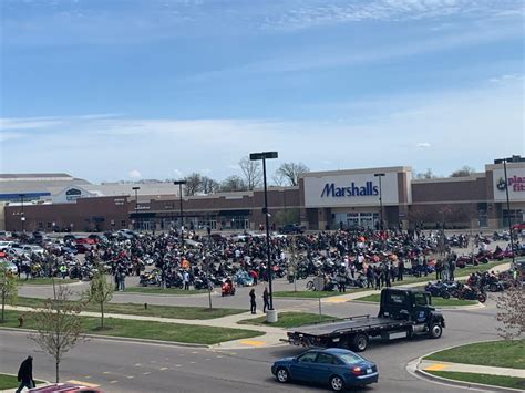 Right now on 8 Mile and Woodward. 5-3-2020 : Detroit