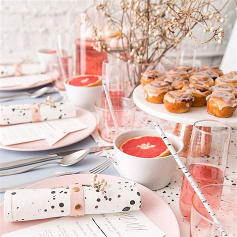 How To Throw The Most Glam New Years Brunch Ever Brunch Decor New