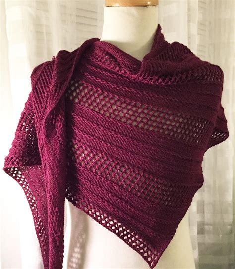 This pattern is available as a free ravelry download. Textured Shawl Knitting Patterns | In the Loop Knitting