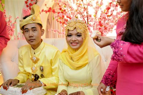 Seperti baju muslim gamis pasangan keluarga yang dipengaruhi banyak dari budaya timur tengah. PAKEJ RUMAH TEMA SAKURA ~ BUTIK PENGANTIN DANIA