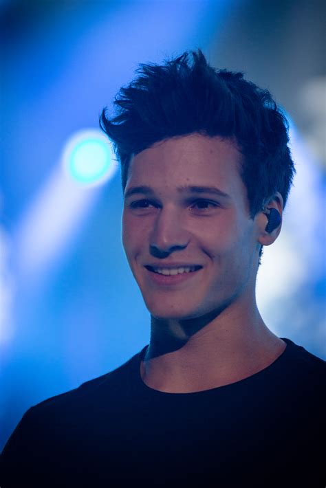 Use heic photos more easily by converting them to jpg. Datei:Wincent Weiss-4351.jpg - Wikipedia