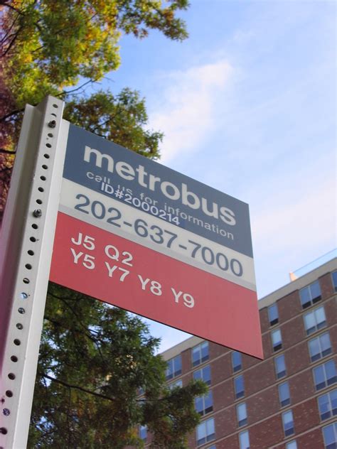 NextBus doesn’t handle station bus bays properly – Greater Greater