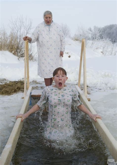 Rusia Foto De Mujer Bañándose En Agua Helada Ukraine Russian Culture Russian Orthodox