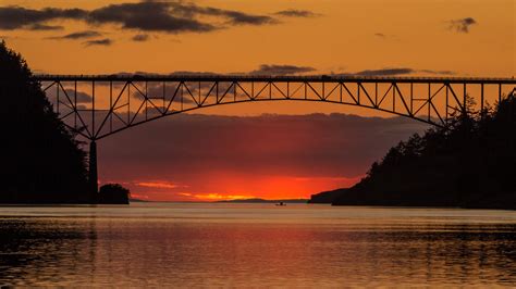 Photos Crescent Moon Makes For Stunning Sunset At Deception Pass