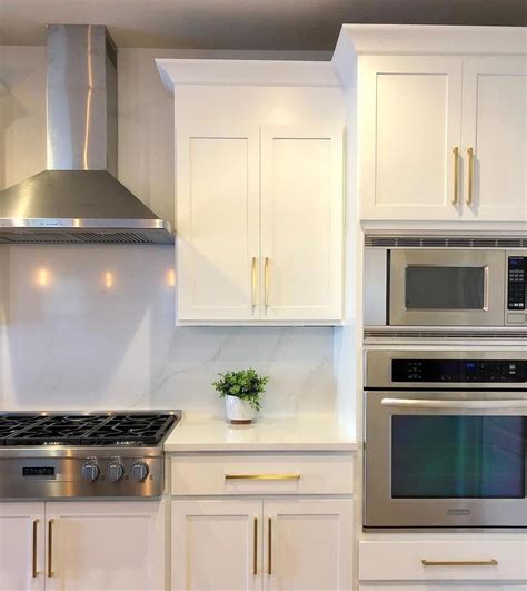 35 Beautiful Quartz Backsplash Kitchen Design Ideas Hmdcrtn
