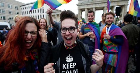 Germany Legalises Same Sex Marriage Merkel Votes Against