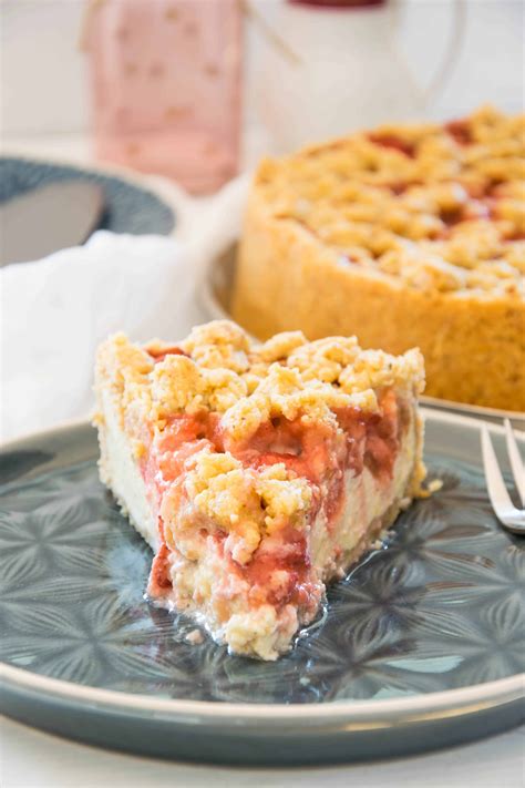 Für kommentare, bitte einloggen oder registrieren. Rhabarber-Erdbeer-Streuselkuchen mit Vanille-Topfencreme ...