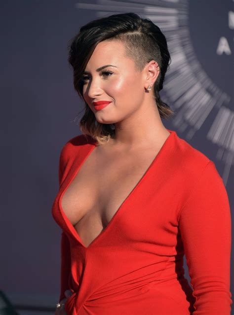 Galerie Demi Lovato Odhodila Všechno Oblečení Jsou Z Toho Fotky