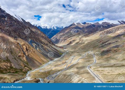 Khunjerab Pass The Highest Border Crossing In The World Between