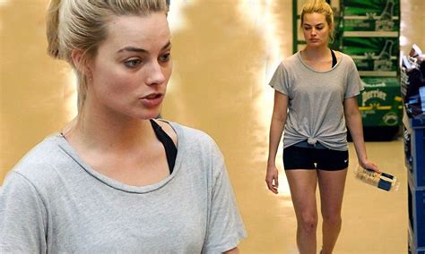 Margot Robbie Keeps Her Cool In Tiny Shorts Showing Off Her Slim Pins