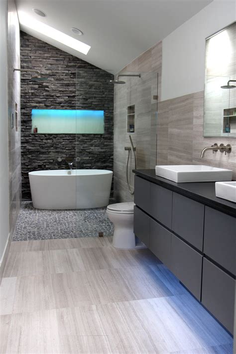 Master master bathroom remodel ideas : 51+ Small Master Bathroom Remodeling Ideas Cool in 2020 ...