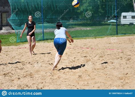 Orenburg Russia 9 10 June 2017 Year Girl Playing Beach Volleyball Editorial Stock Image