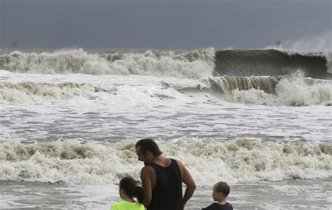 Tropical Force Winds Rain From Gordon Slam Into Gulf Coast