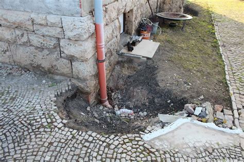 Ob eine drainage für ihr haus notwendig ist, hängt von der bodenbeschaffenheit, der bauart und der gründung des gebäudes ab. Trockenlegung des Hauses - eine Vorabbetrachtung | commaik
