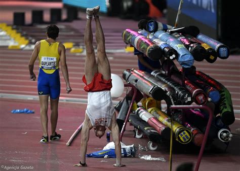 O vencedor foi o estadunidense chris nilsen, com 5,92 m, seguido do filipino ernest obiena, com 5,87 m. Piotr Lisek: Jechałem tu po złoto, ale cieszę się. Kibice ...